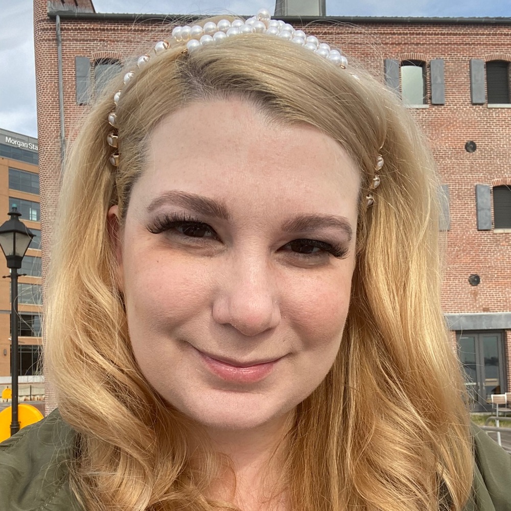 Meet your Posher, Elisa